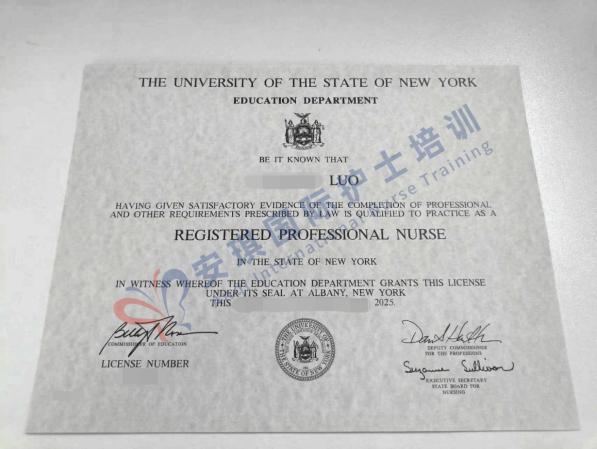 恭喜：洛护士顺利获得RN证书！